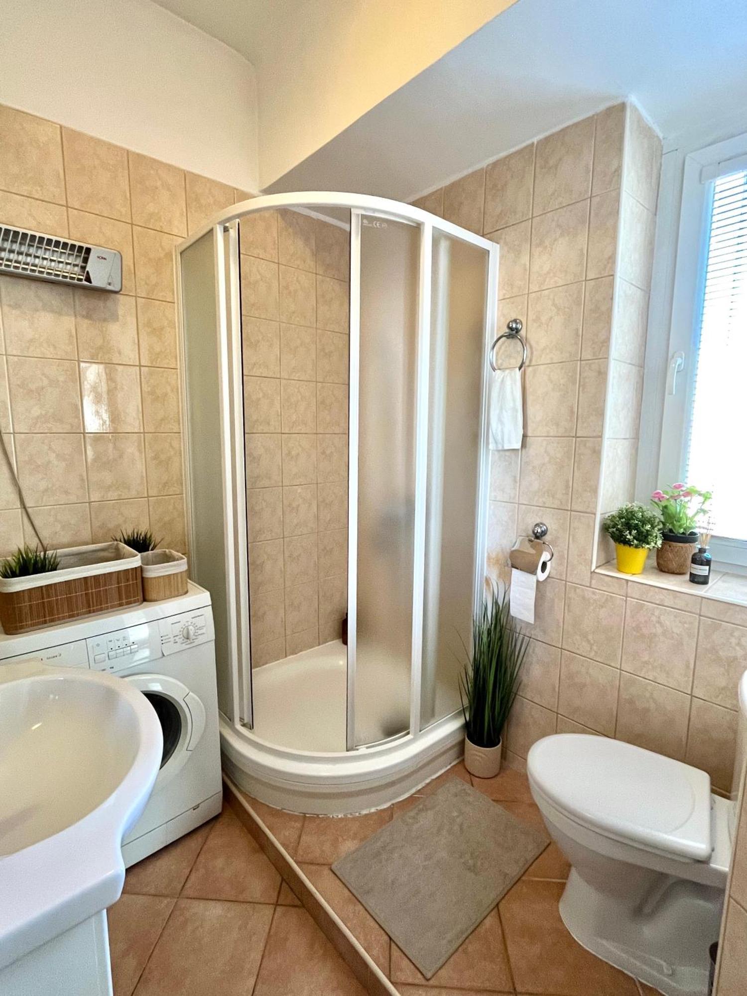 Apartment Caroline - Old Town, Ac Bratislava Extérieur photo
