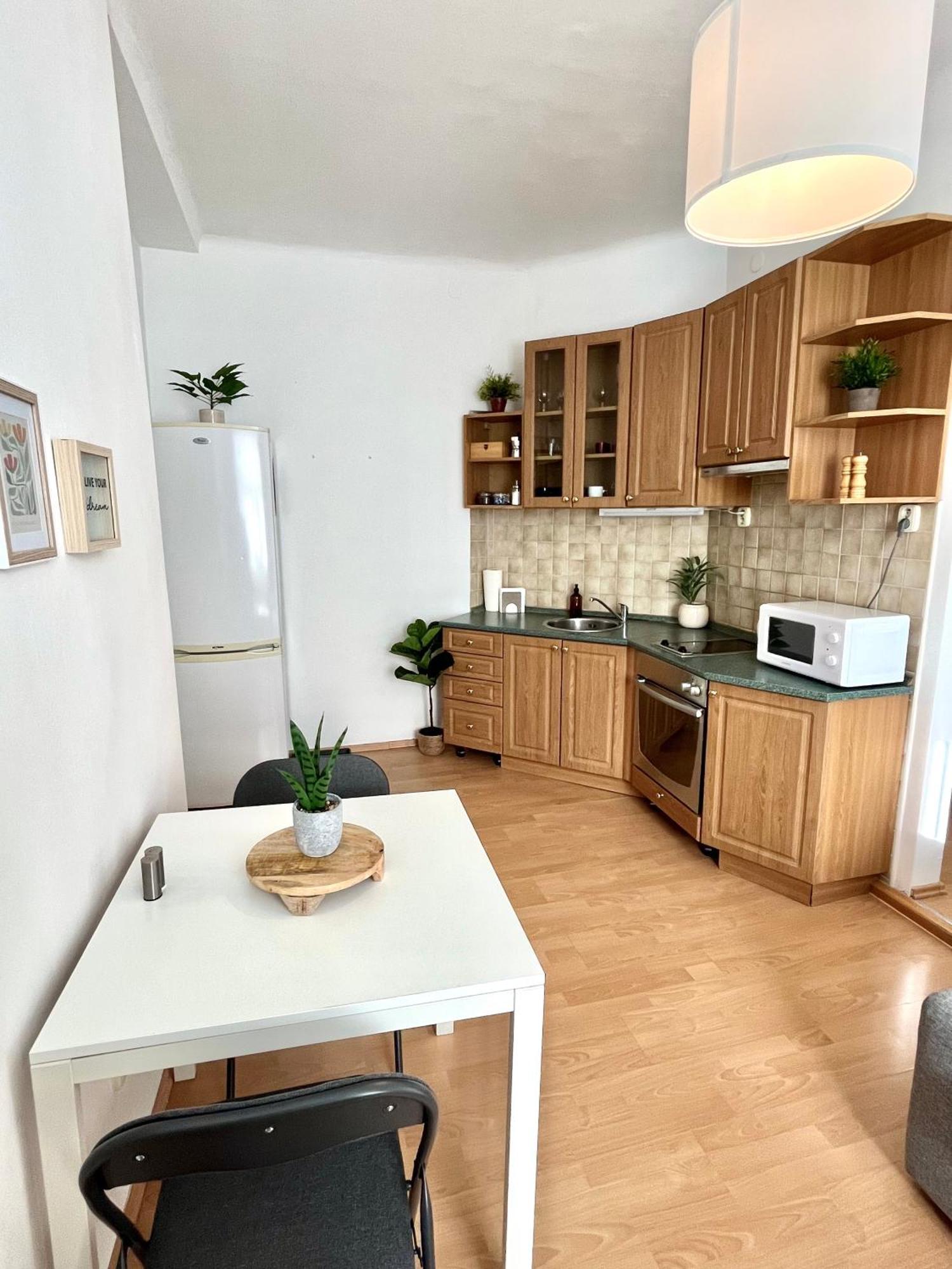 Apartment Caroline - Old Town, Ac Bratislava Extérieur photo