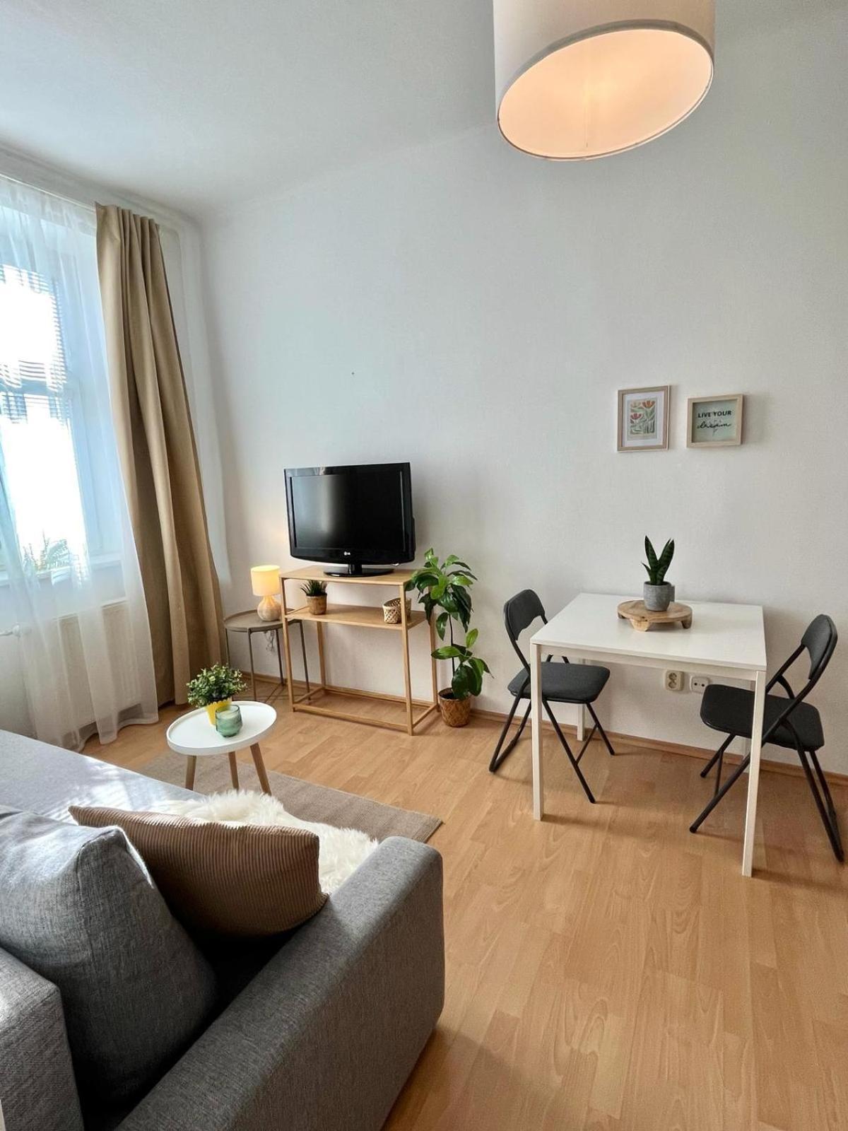 Apartment Caroline - Old Town, Ac Bratislava Extérieur photo