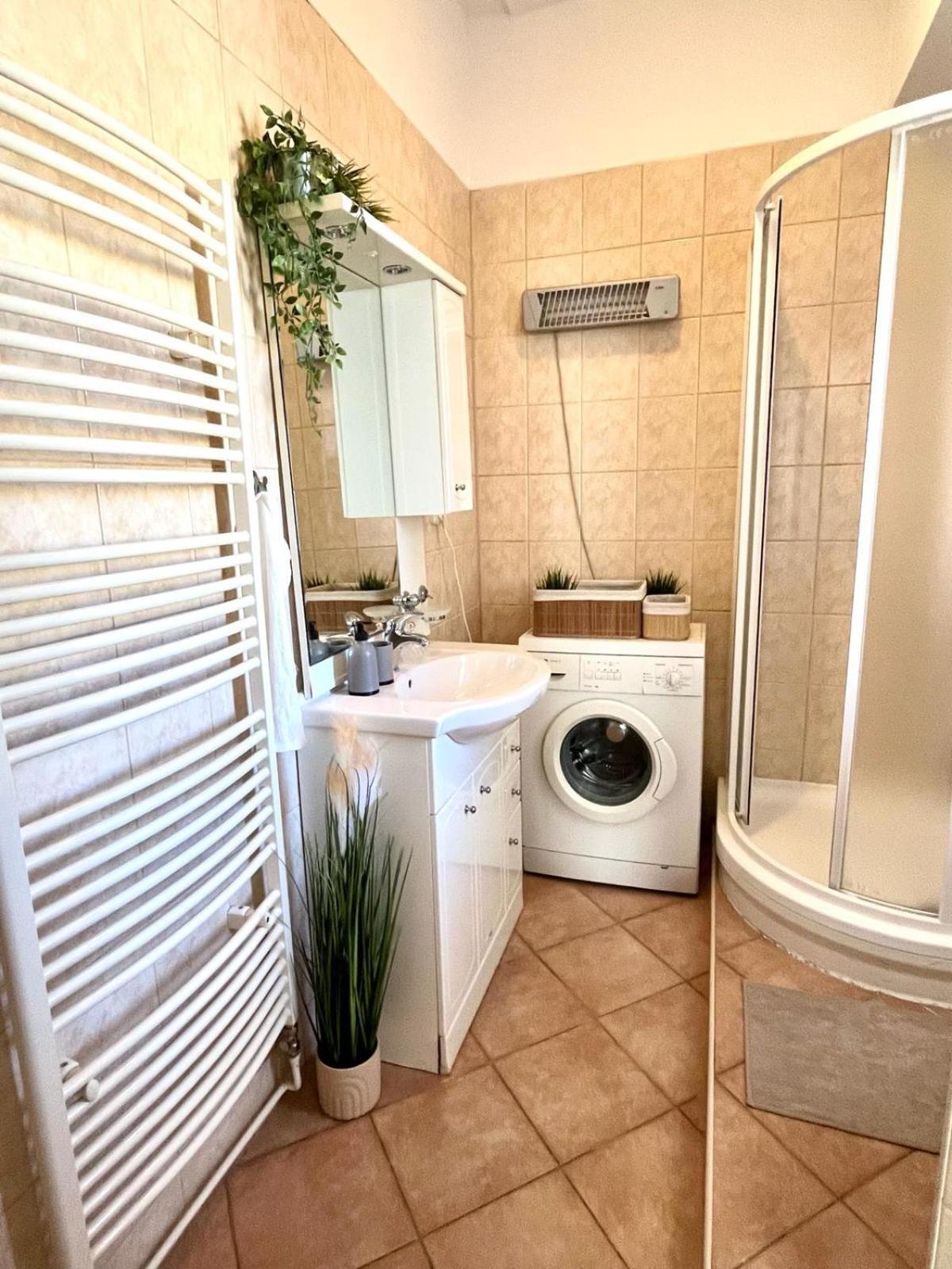 Apartment Caroline - Old Town, Ac Bratislava Extérieur photo